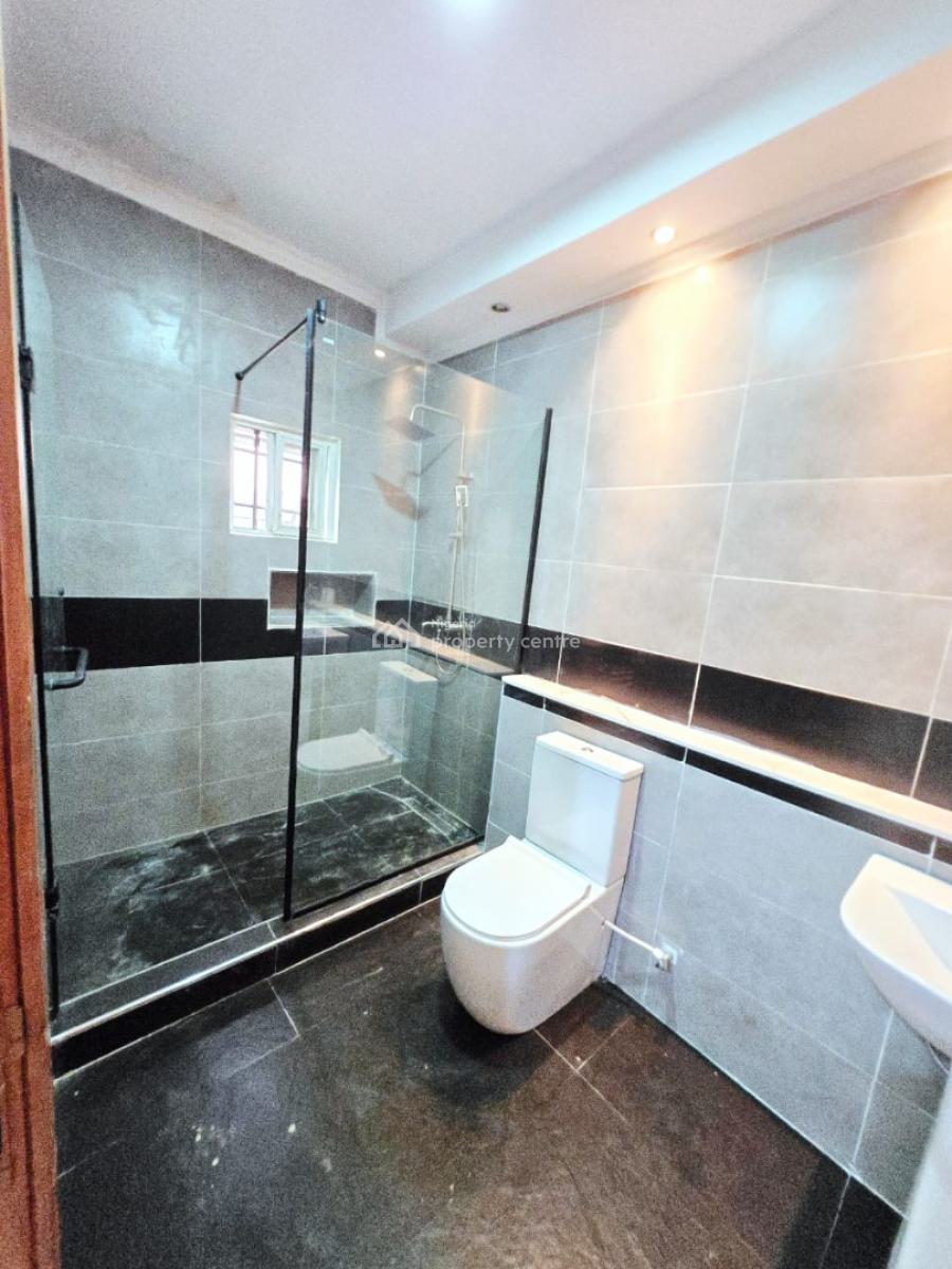Massive 4-bedroom Apartment, Lekki Phase 1, Lekki, Lagos, Flat / Apartment for Rent
