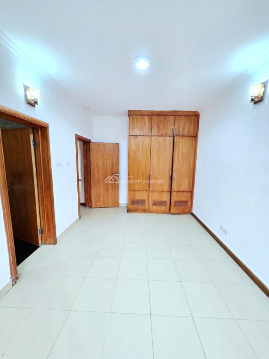 Massive 4-bedroom Apartment, Lekki Phase 1, Lekki, Lagos, Flat / Apartment for Rent
