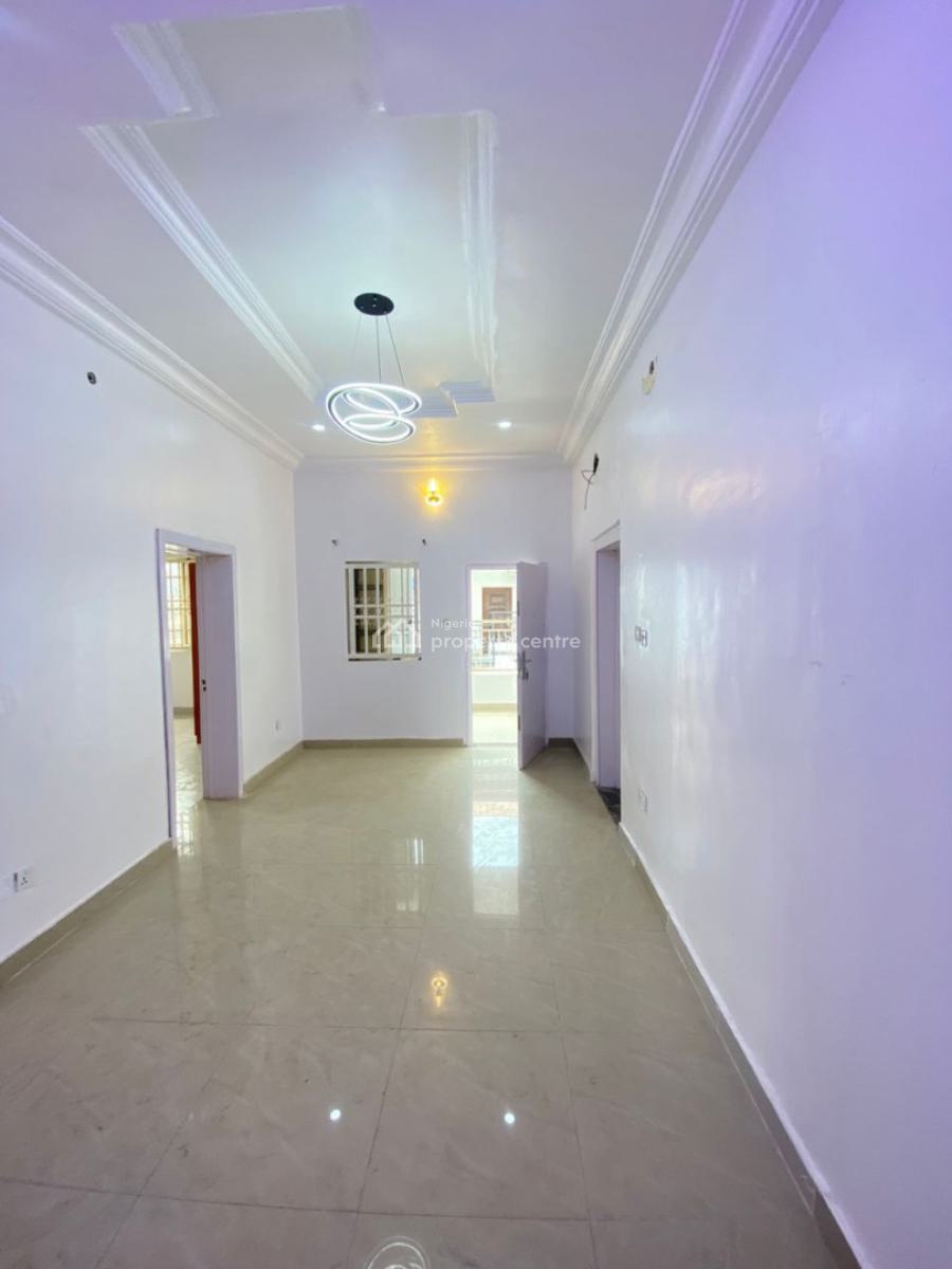 Clean 2 Bedroom Apartment (upstairs), Lekki Phase 1, Lekki, Lagos, Flat / Apartment for Rent