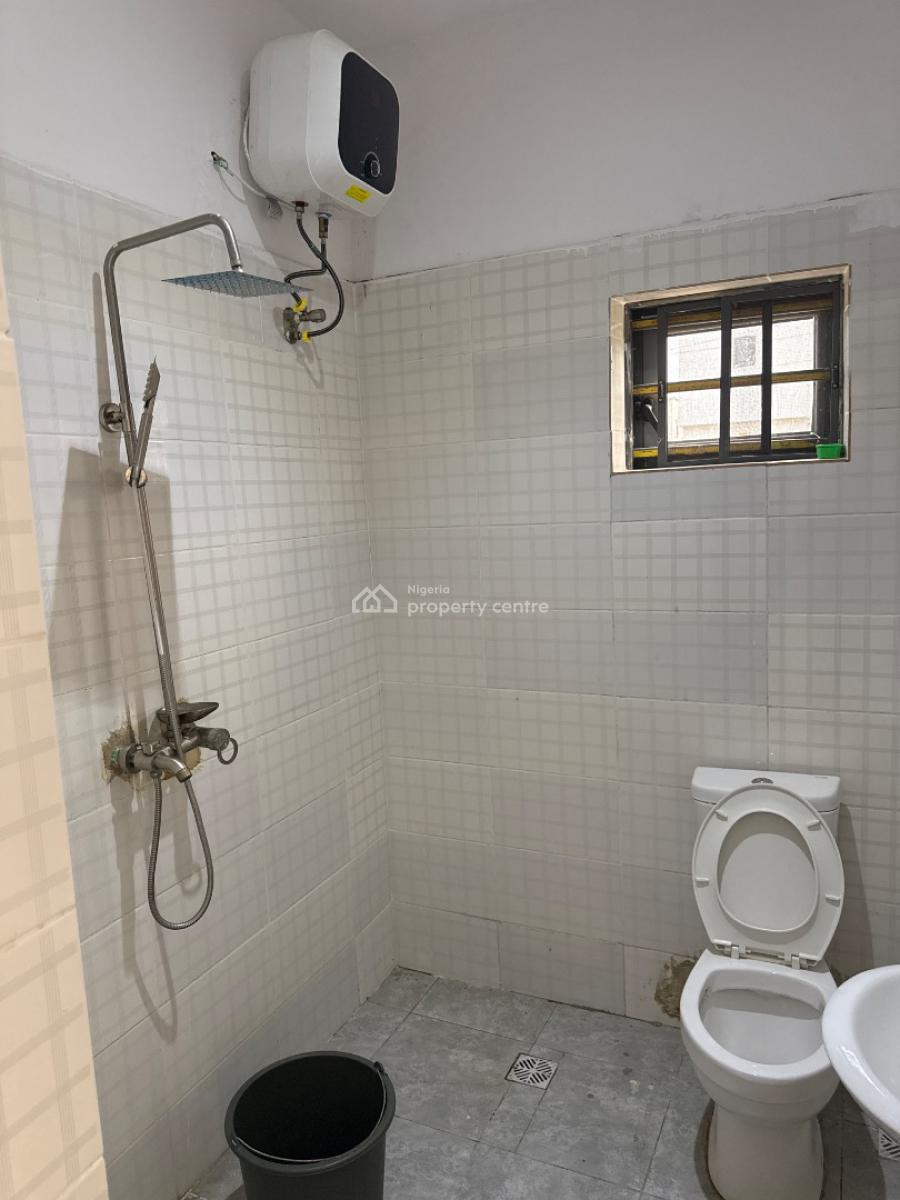 Room in a Shared Apartment, Olokonla, Ajah, Lagos, Flat / Apartment Short Let