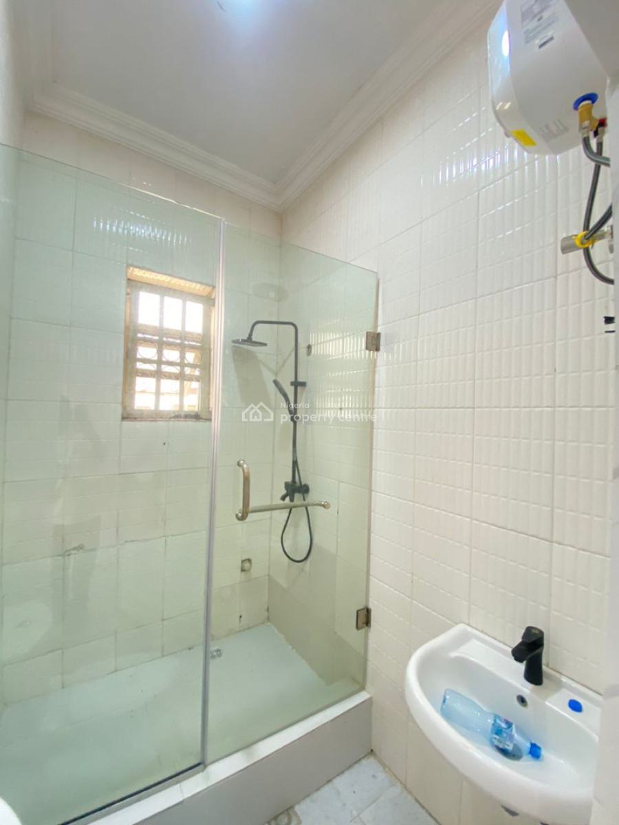 Clean 2 Bedroom Apartment, Lekki Phase 1, Lekki, Lagos, Flat / Apartment for Rent