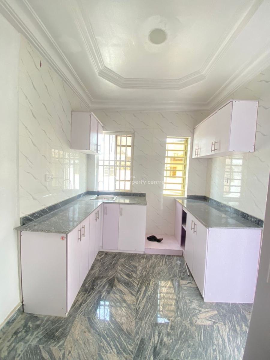 Clean 2 Bedroom Apartment, Lekki Phase 1, Lekki, Lagos, Flat / Apartment for Rent
