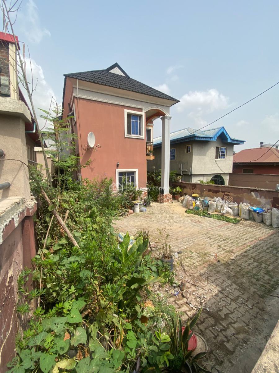 Demolishable Property at Ramat Ogudu. N100m (neg), Ramat Crescent, Ogudu, Ogudu, Lagos, Detached Duplex for Sale
