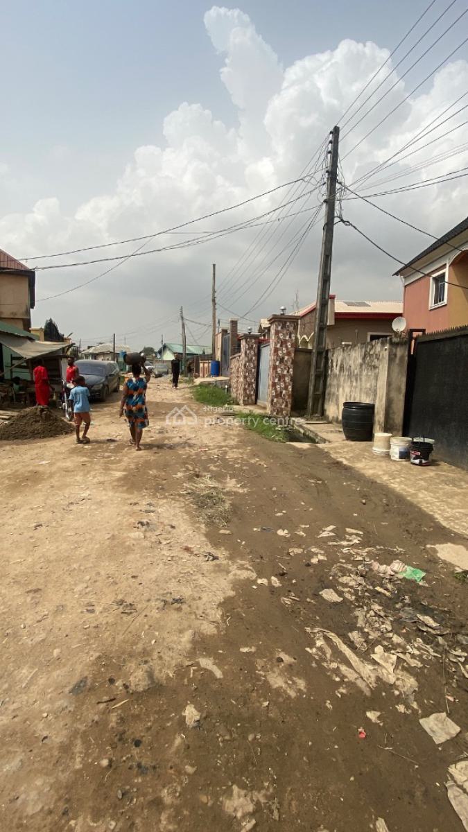 Demolishable Property at Ramat Ogudu. N100m (neg), Ramat Crescent, Ogudu, Ogudu, Lagos, Detached Duplex for Sale
