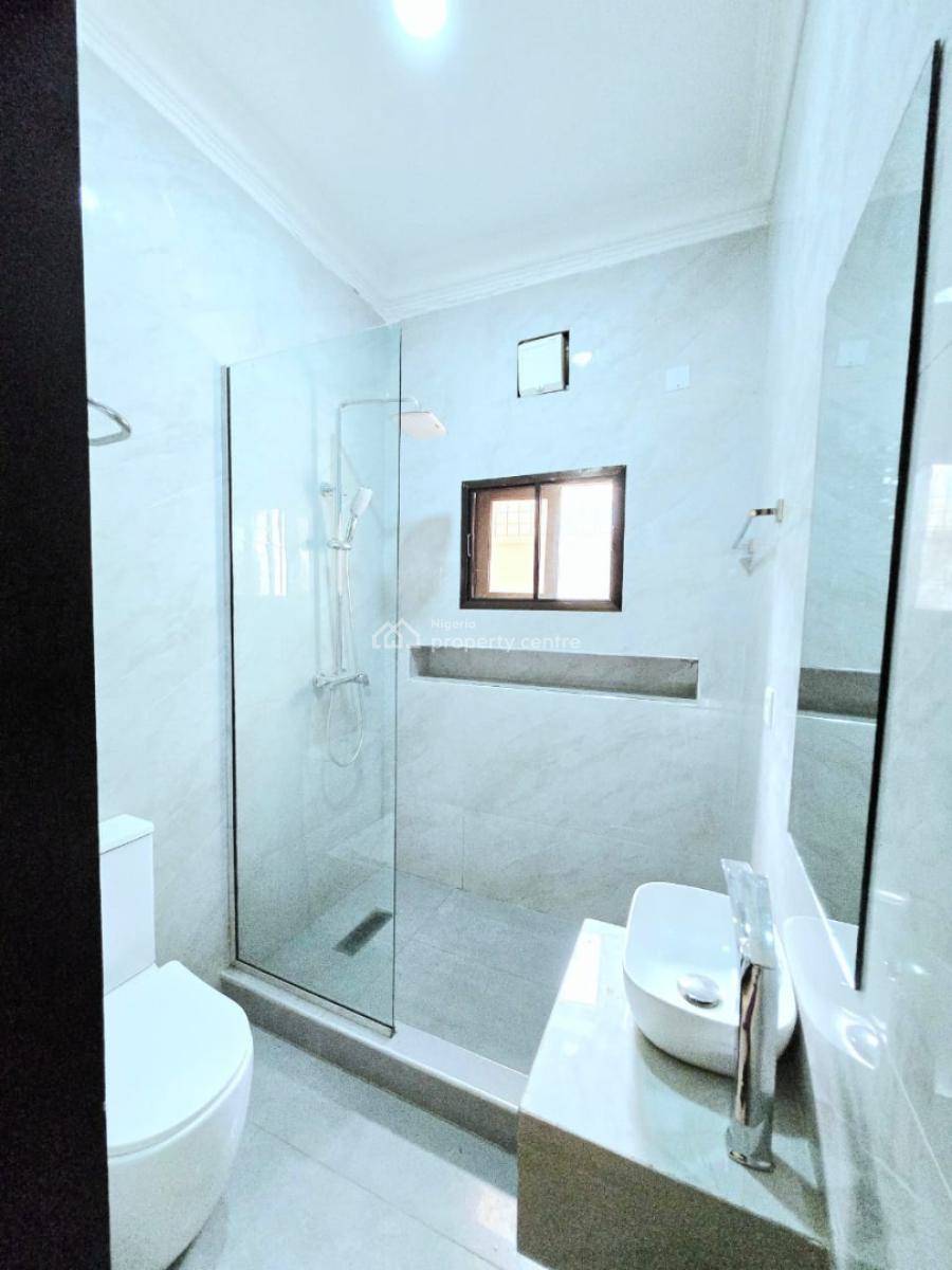 Well Finished Serviced 3 Bedroom Flat, Lekki Phase 1, Lekki, Lagos, Flat / Apartment for Rent