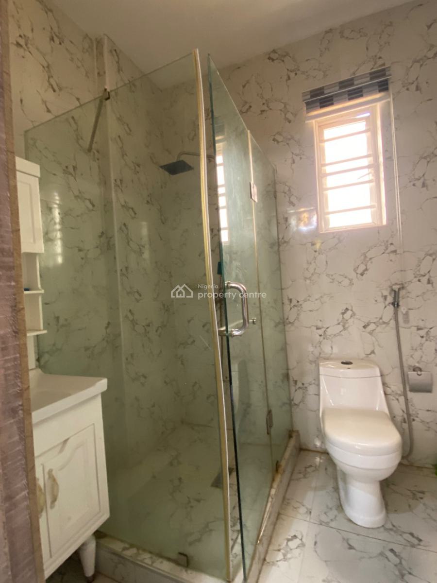 Luxury Cozy Master Bedroom Shared Apartment Tv Console, Orchid Road, Lekki, Lagos, Self Contain (single Rooms) for Rent