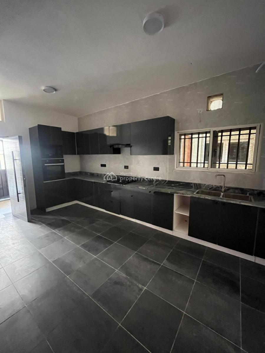 Newly Renovated 3 Bedroom Apartment with Bq, Lekki Phase1, Lekki, Lagos, Flat / Apartment for Rent