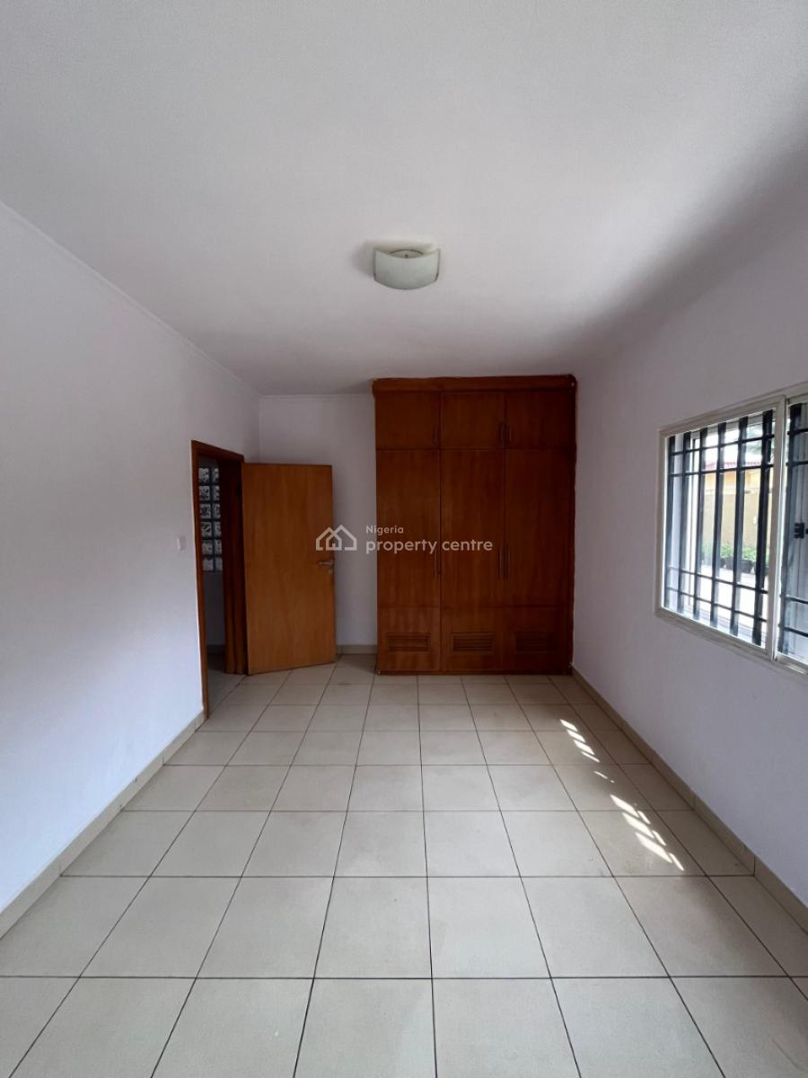 Newly Renovated 3 Bedroom Apartment with Bq, Lekki Phase1, Lekki, Lagos, Flat / Apartment for Rent