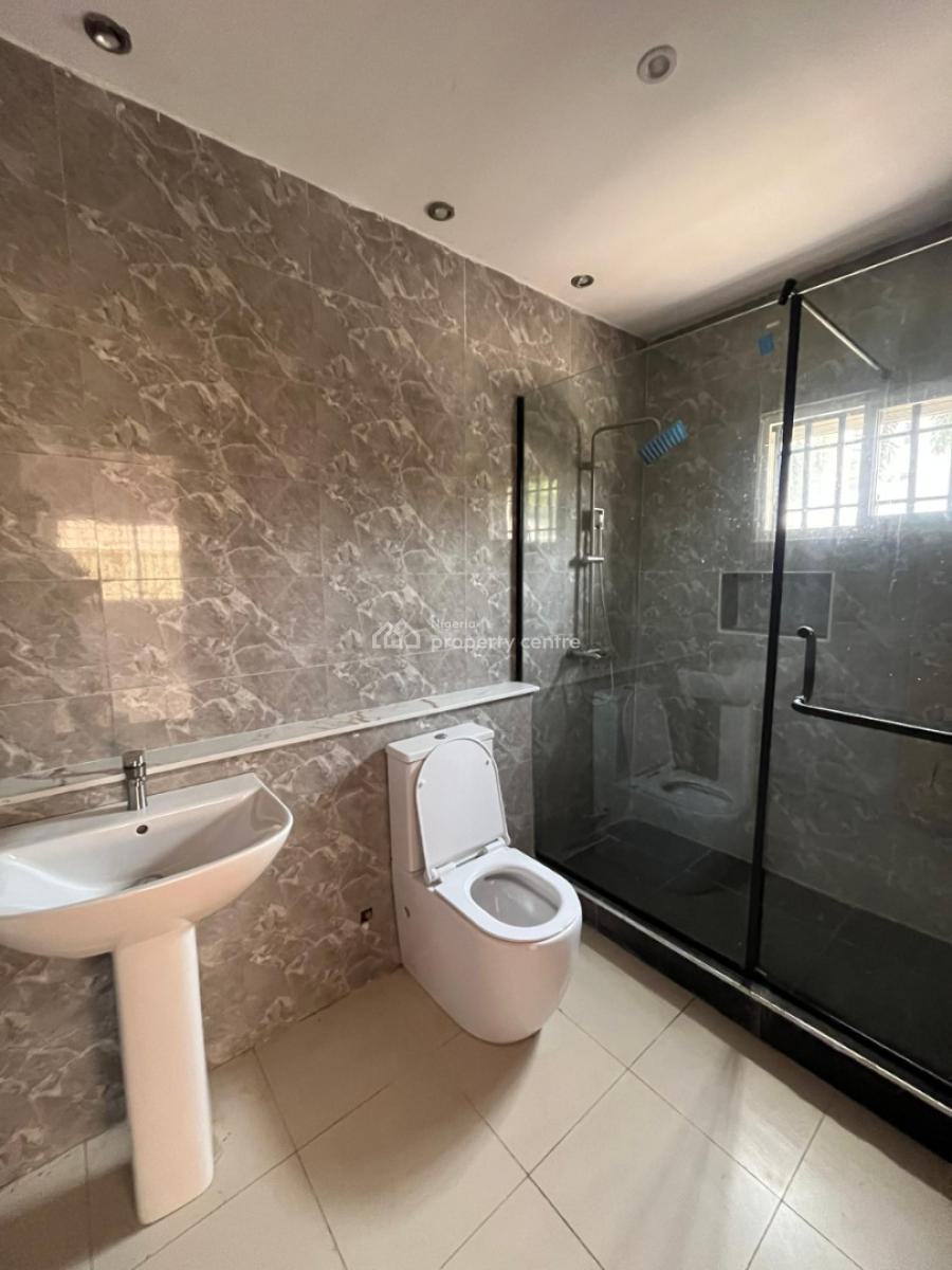 Newly Renovated 3 Bedroom Apartment with Bq, Lekki Phase1, Lekki, Lagos, Flat / Apartment for Rent
