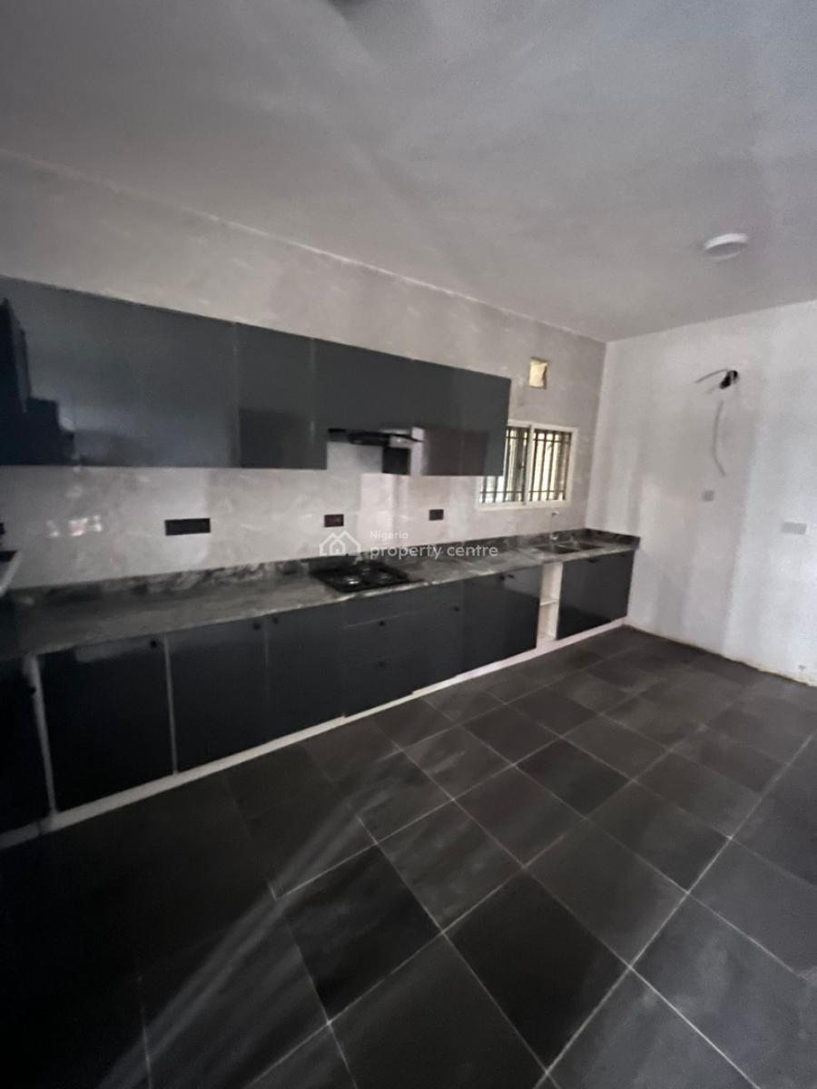 Newly Renovated 3 Bedroom Apartment with Bq, Lekki Phase1, Lekki, Lagos, Flat / Apartment for Rent
