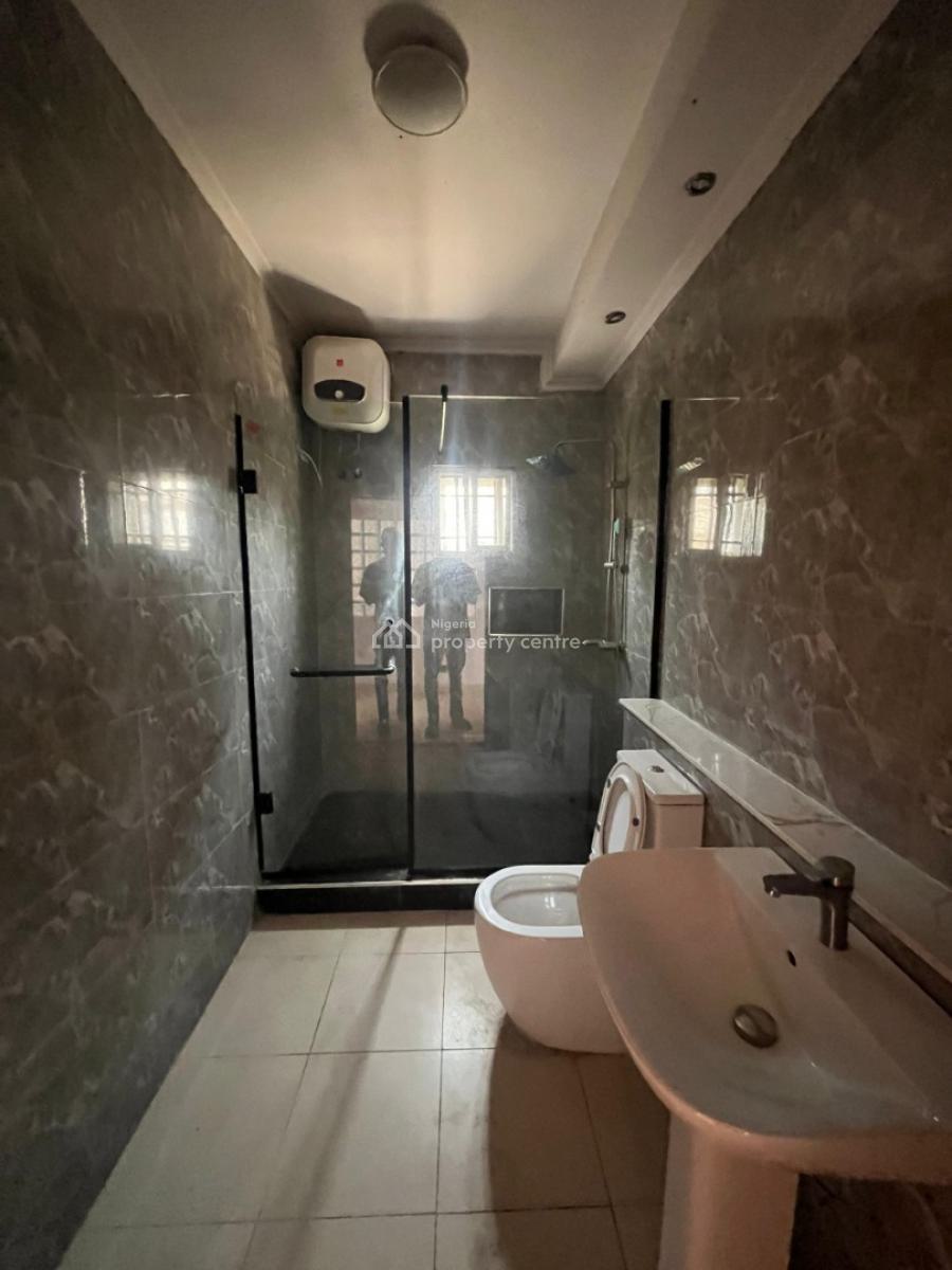 Newly Renovated 3 Bedroom Apartment with Bq, Lekki Phase1, Lekki, Lagos, Flat / Apartment for Rent