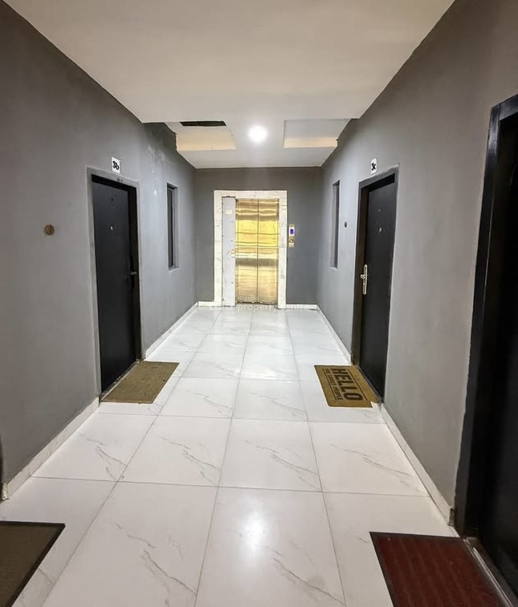 Spacious 2 Bedroom Apartment with Bq, Lekki Phase 1, Lekki, Lagos, Block of Flats for Sale