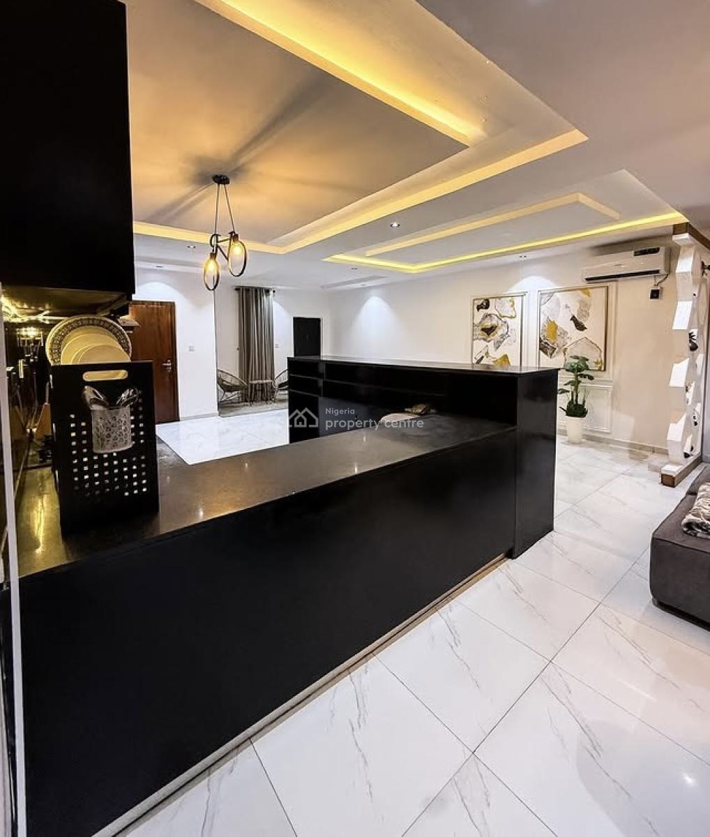 Spacious 2 Bedroom Apartment with Bq, Lekki Phase 1, Lekki, Lagos, Block of Flats for Sale