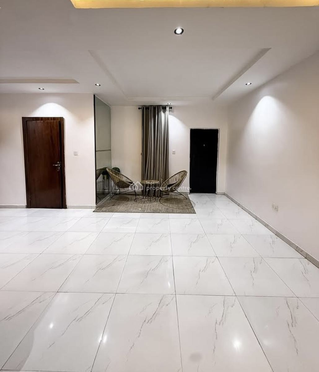 Spacious 2 Bedroom Apartment with Bq, Lekki Phase 1, Lekki, Lagos, Block of Flats for Sale