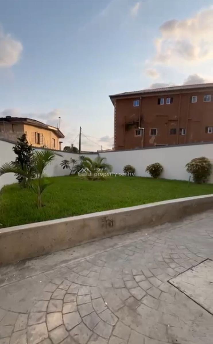 Well Built Finished 2 Storey, 4 Bedroom Duplex with Bq, Obanikoro, Shomolu, Lagos, Detached Duplex for Sale