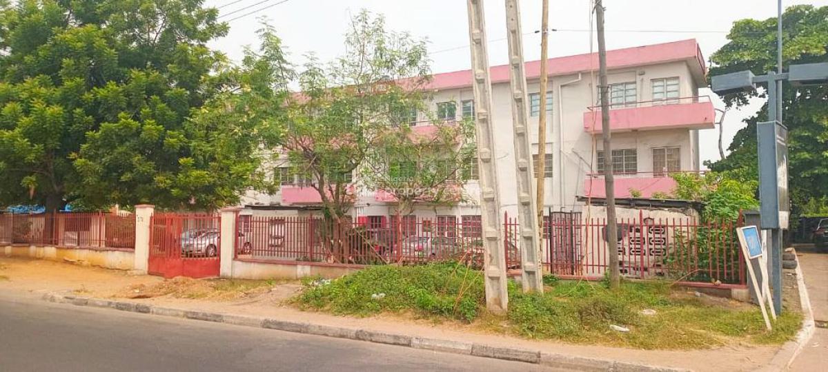 a Commercial Building on 1500sqm Land, Obanikoro Ikorodu Road, Obanikoro, Shomolu, Lagos, Office Space for Sale
