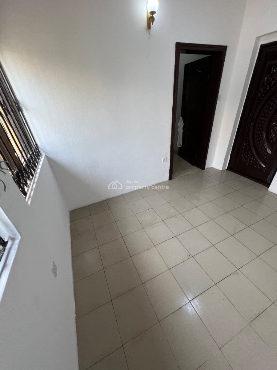 Standard Room & Parlour (upstairs) in Aquiet Location. Pay and Move in, Lekki Phase 1, Lekki, Lagos, Mini Flat (room and Parlour) for Rent