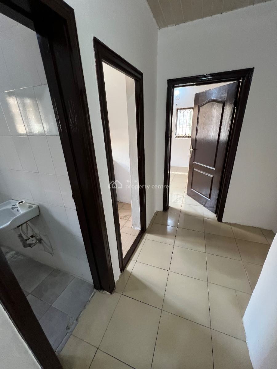 Standard Room & Parlour (upstairs) in Aquiet Location. Pay and Move in, Lekki Phase 1, Lekki, Lagos, Mini Flat (room and Parlour) for Rent