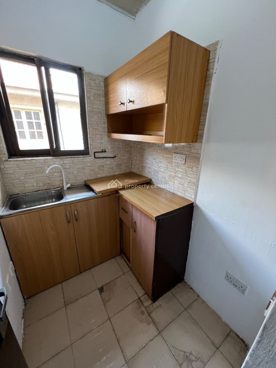 Standard Room & Parlour (upstairs) in Aquiet Location. Pay and Move in, Lekki Phase 1, Lekki, Lagos, Mini Flat (room and Parlour) for Rent