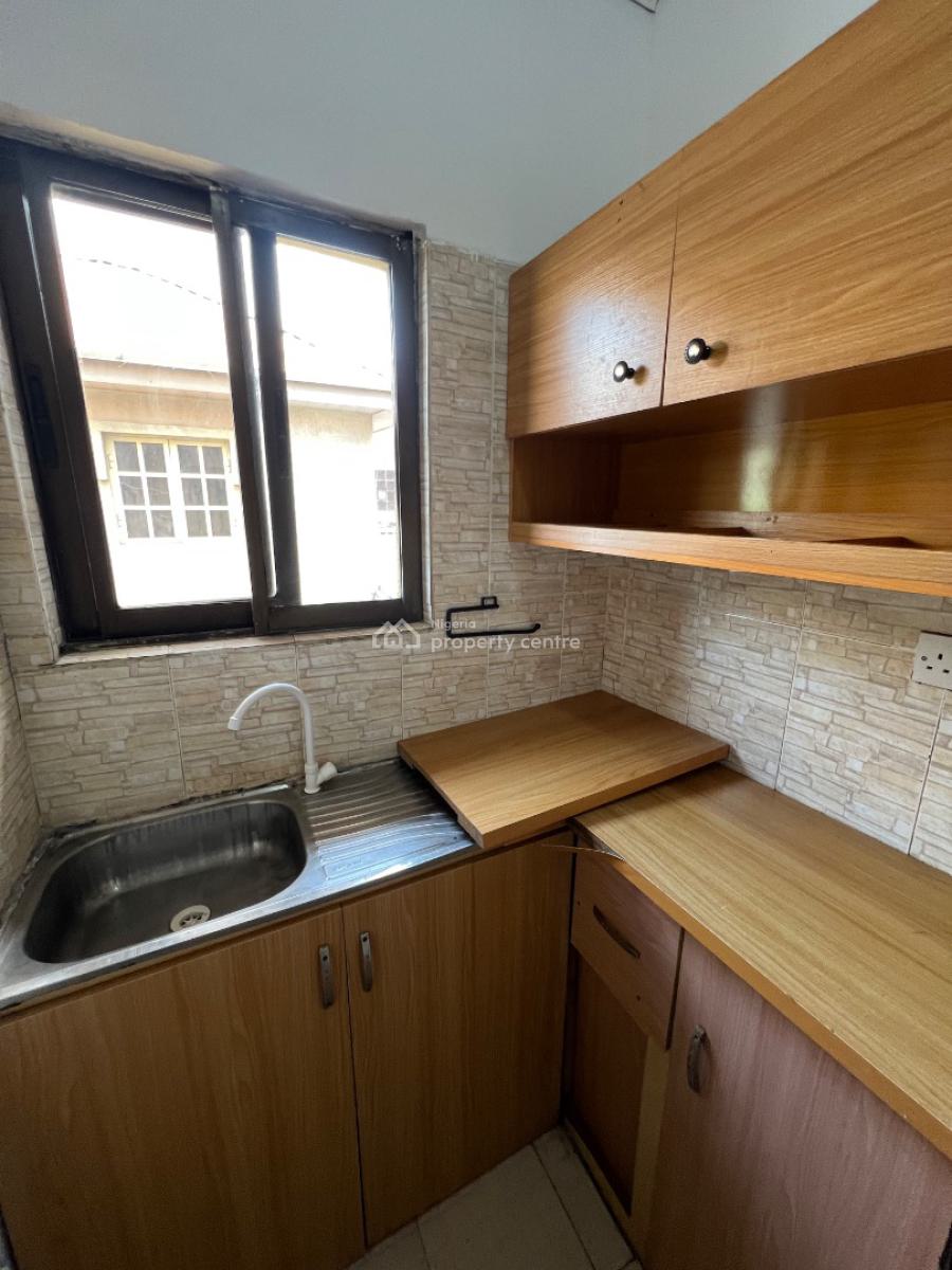 Standard Room & Parlour (upstairs) in Aquiet Location. Pay and Move in, Lekki Phase 1, Lekki, Lagos, Mini Flat (room and Parlour) for Rent