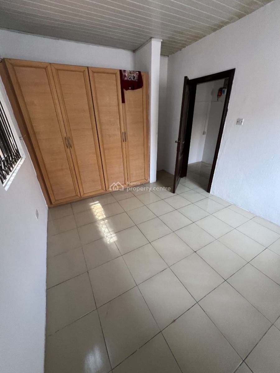 Standard Room & Parlour (upstairs) in Aquiet Location. Pay and Move in, Lekki Phase 1, Lekki, Lagos, Mini Flat (room and Parlour) for Rent