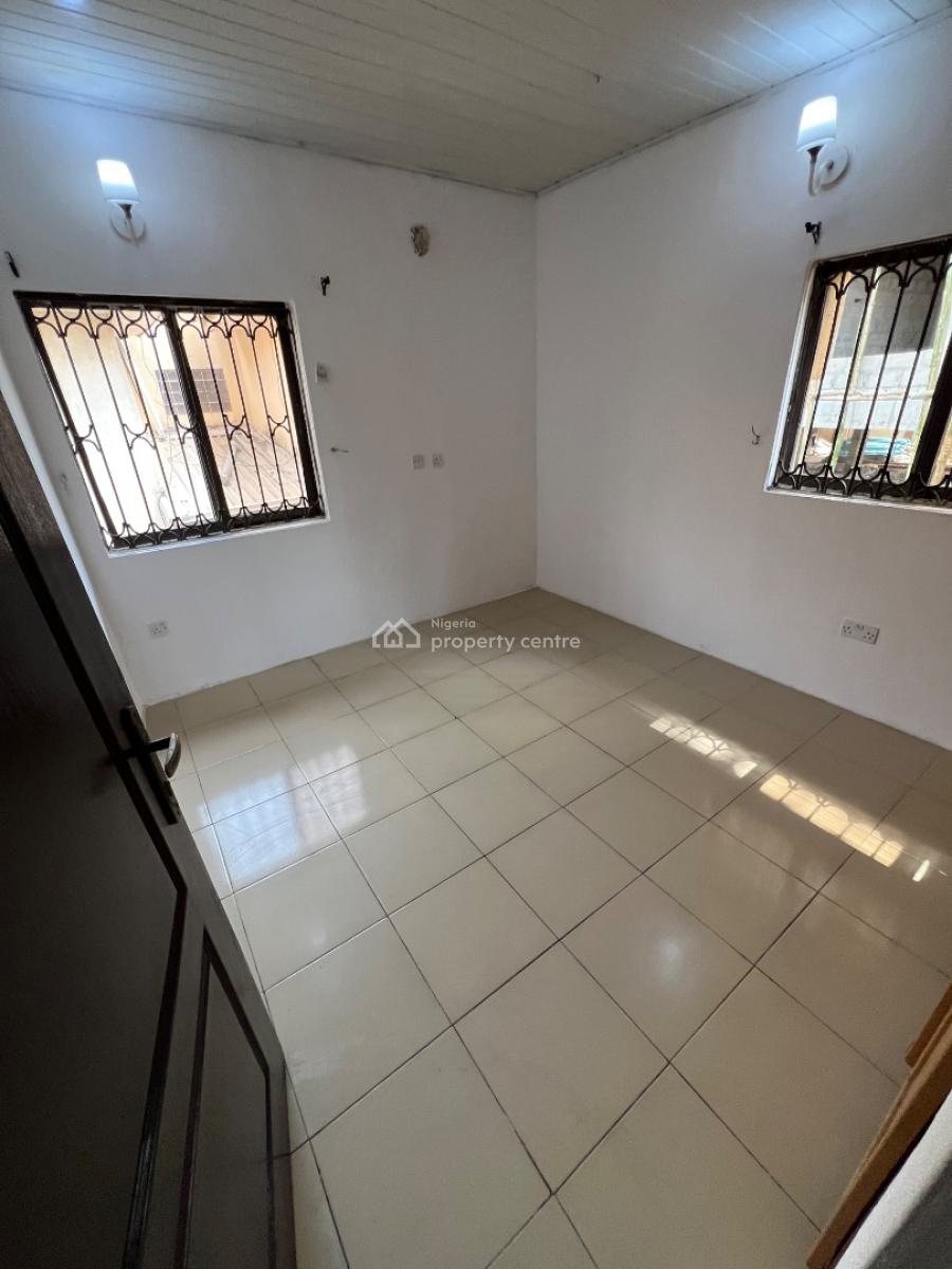 Standard Room & Parlour (upstairs) in Aquiet Location. Pay and Move in, Lekki Phase 1, Lekki, Lagos, Mini Flat (room and Parlour) for Rent