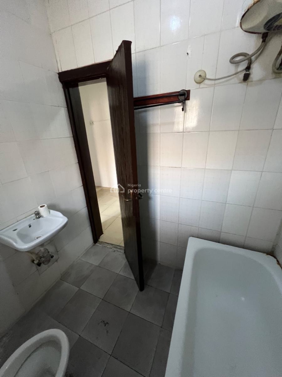 Standard Room & Parlour (upstairs) in Aquiet Location. Pay and Move in, Lekki Phase 1, Lekki, Lagos, Mini Flat (room and Parlour) for Rent