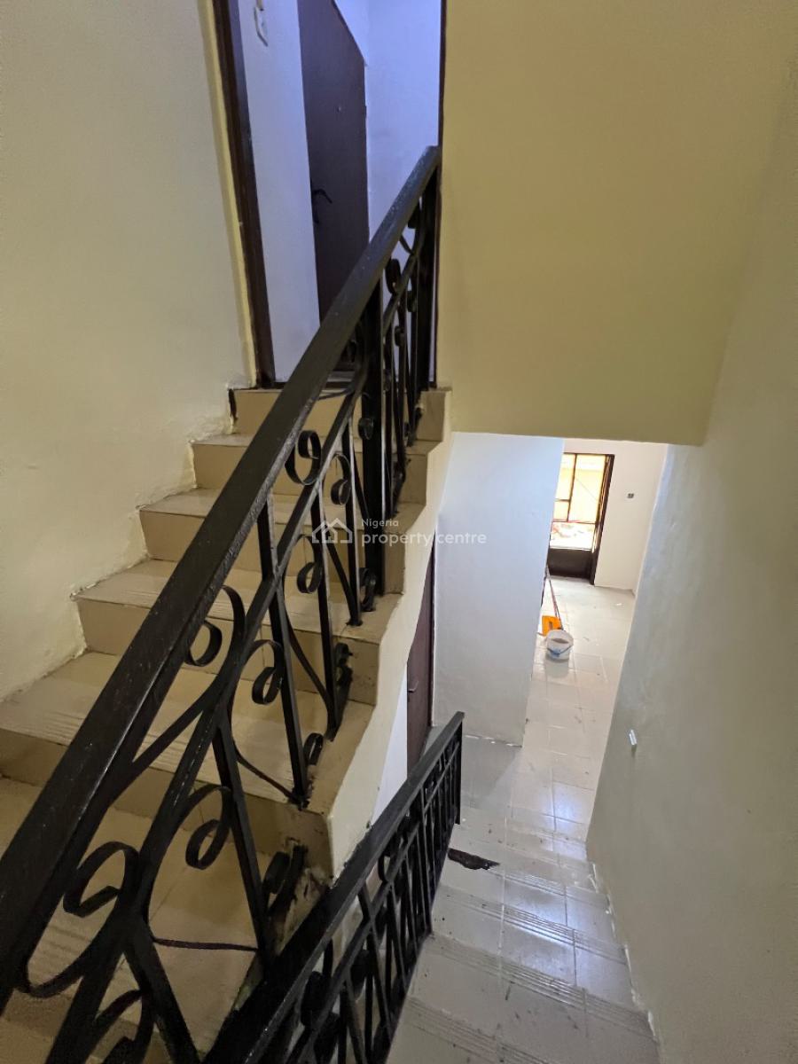 Standard Room & Parlour (upstairs) in Aquiet Location. Pay and Move in, Lekki Phase 1, Lekki, Lagos, Mini Flat (room and Parlour) for Rent