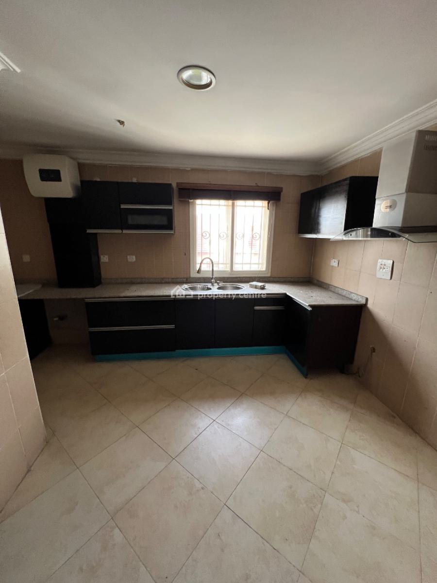 Massive and Exotic 3-bedroom Flat with Bq (and 8kva Solar Inverter), Lekki Phase 1, Lekki, Lagos, Flat / Apartment for Rent