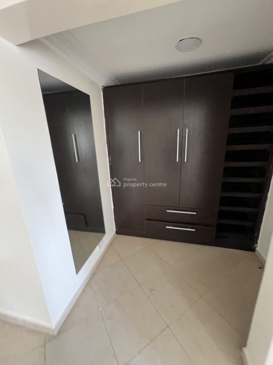 Massive and Exotic 3-bedroom Flat with Bq (and 8kva Solar Inverter), Lekki Phase 1, Lekki, Lagos, Flat / Apartment for Rent