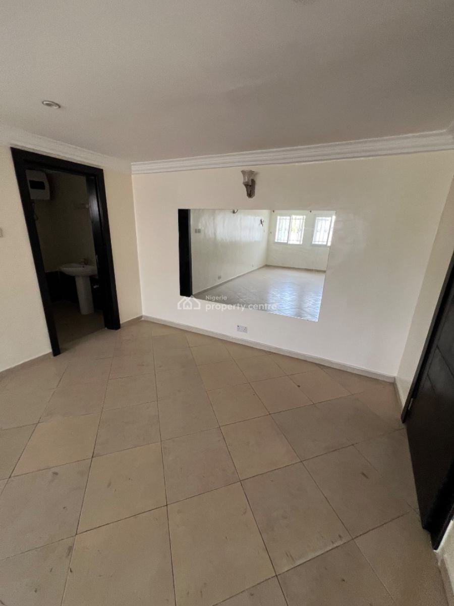 Massive and Exotic 3-bedroom Flat with Bq (and 8kva Solar Inverter), Lekki Phase 1, Lekki, Lagos, Flat / Apartment for Rent