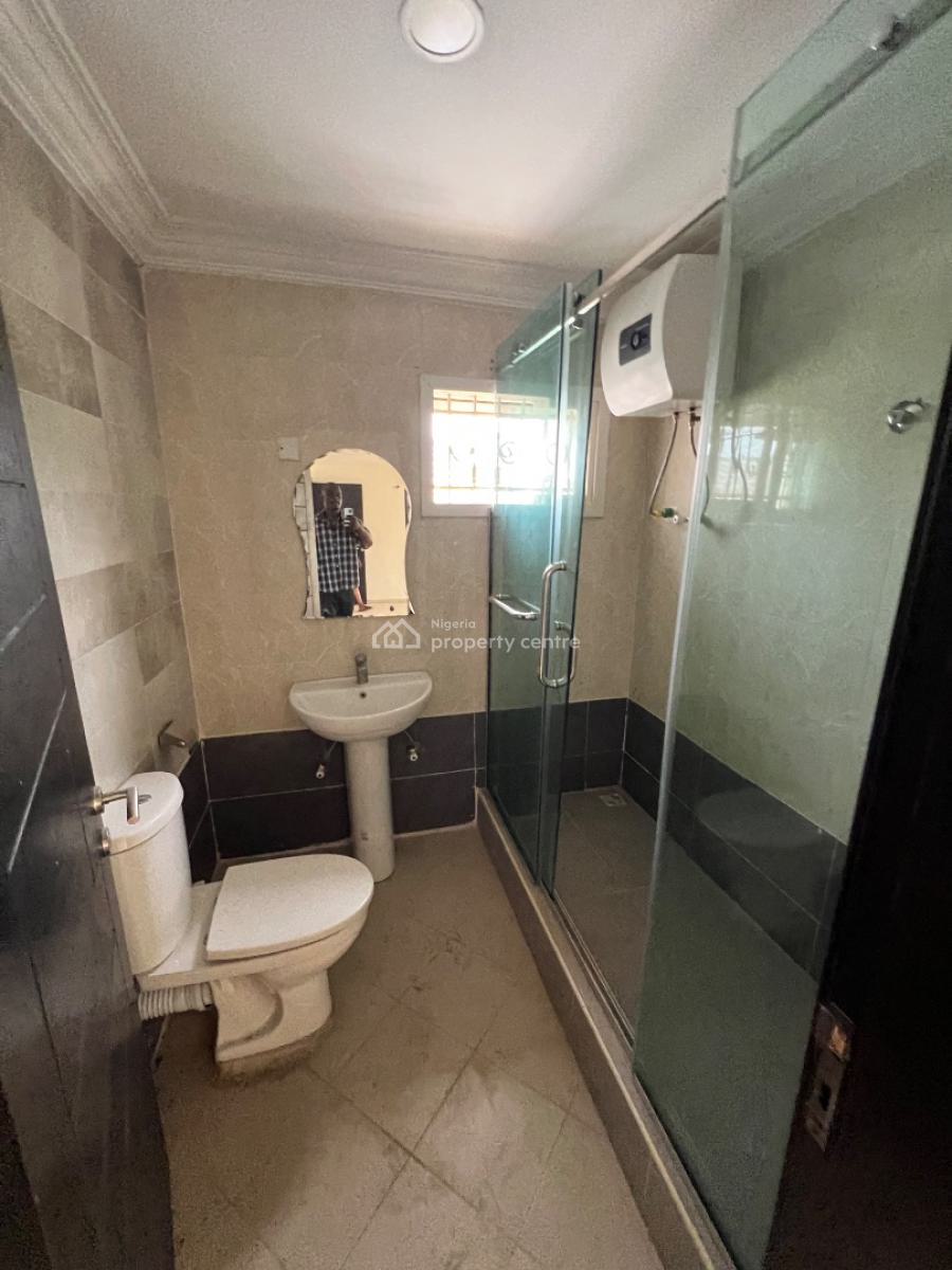 Massive and Exotic 3-bedroom Flat with Bq (and 8kva Solar Inverter), Lekki Phase 1, Lekki, Lagos, Flat / Apartment for Rent