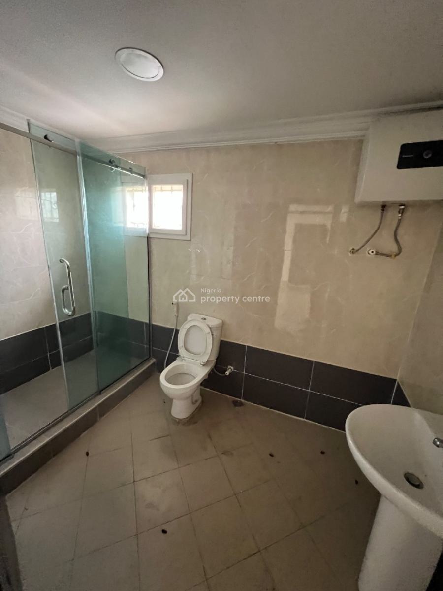 Massive and Exotic 3-bedroom Flat with Bq (and 8kva Solar Inverter), Lekki Phase 1, Lekki, Lagos, Flat / Apartment for Rent