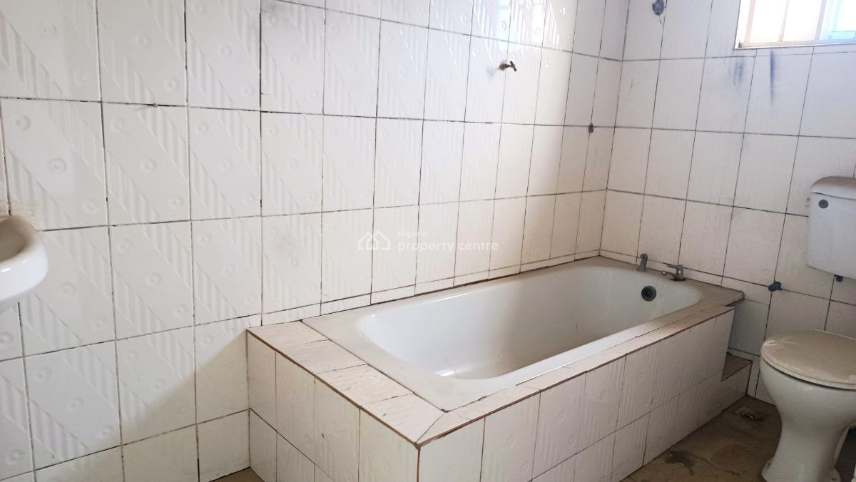 Spacious 3 Bedroom Flat with 3 Baths, Upstairs, By Hughes Avenue, Alagomeji, Yaba, Lagos, Office Space for Rent