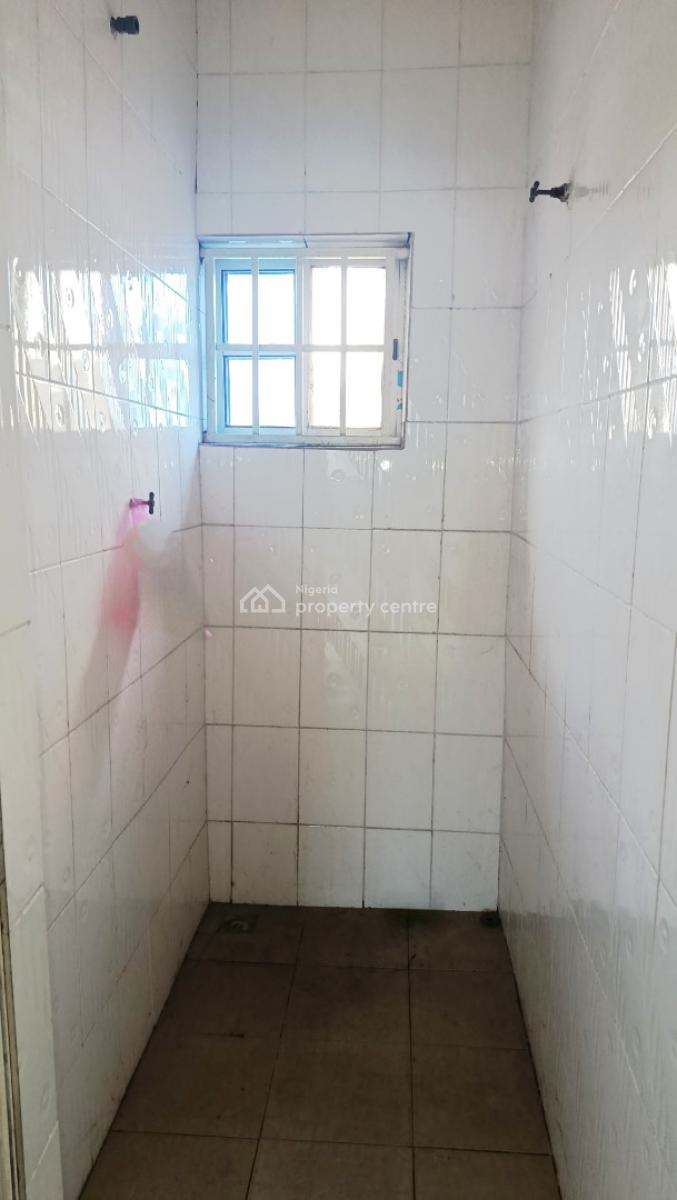 Spacious 3 Bedroom Flat with 3 Baths, Upstairs, By Hughes Avenue, Alagomeji, Yaba, Lagos, Office Space for Rent