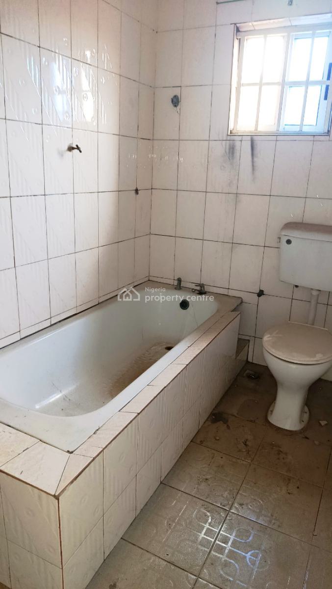 Spacious 3 Bedroom Flat with 3 Baths, Upstairs, By Hughes Avenue, Alagomeji, Yaba, Lagos, Office Space for Rent