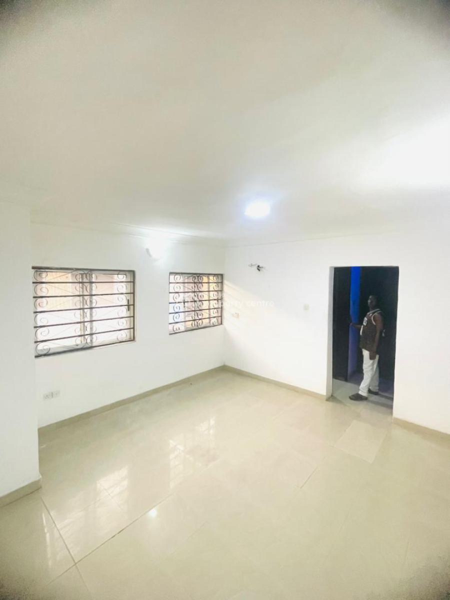 Distress Sell 3 Bedroom Apartment Very Spacious in Osapa London Lekki, Osapa London Lekki Lagos State, Lekki, Lagos, Flat / Apartment for Sale