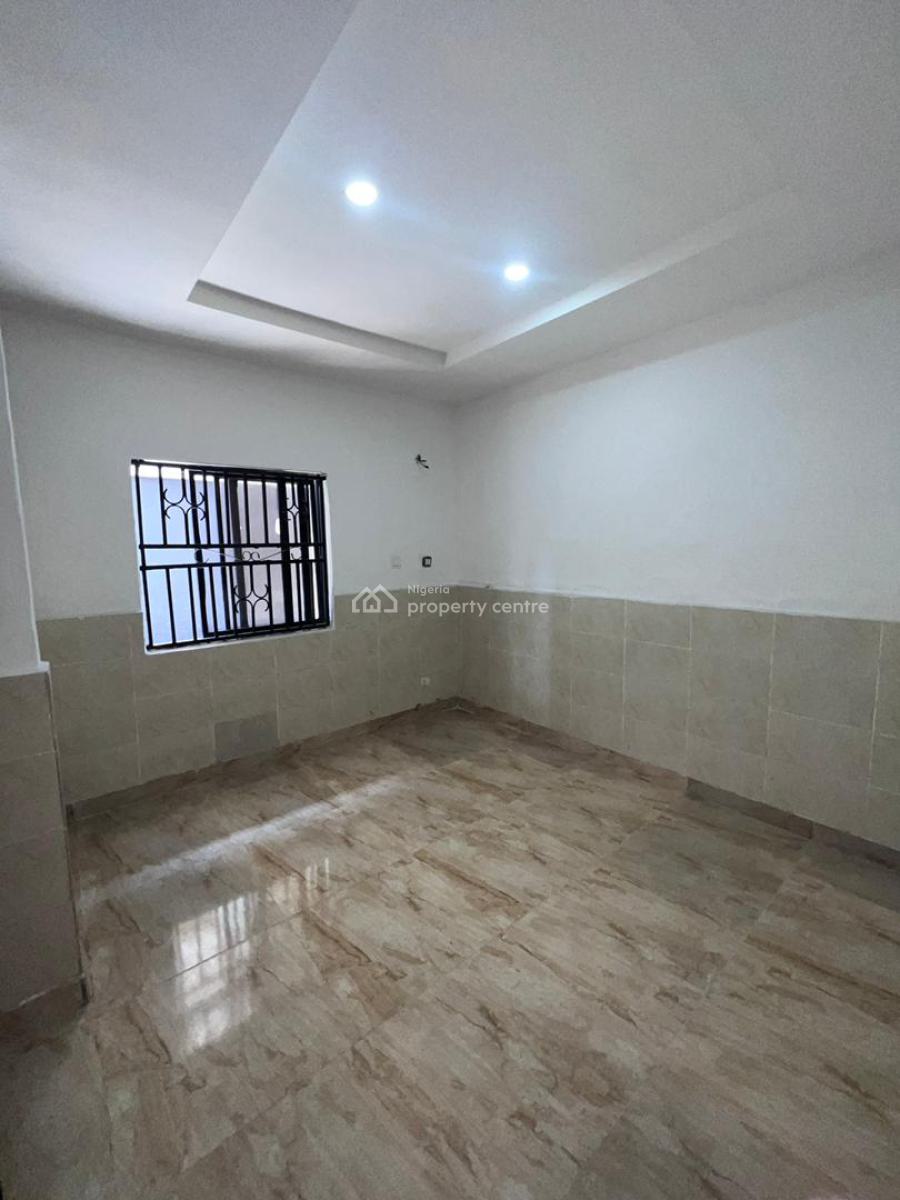 Nicely Built 3 Bedroom Flat, Lekki Phase 1, Lekki, Lagos, Flat / Apartment for Rent