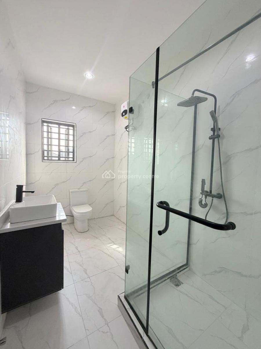 Spacious 5-bedroom Fully Detached House + Bq, Lekki Expressway, Lekki, Lagos, Detached Duplex for Sale