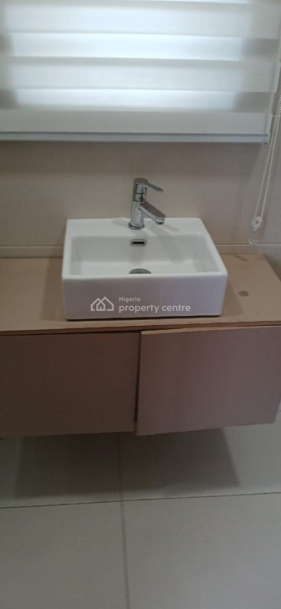 2 Bedroom Apartment, Periwinkle Lifestyle Estate, Lekki Phase 1, Lekki, Lagos, Flat / Apartment for Rent