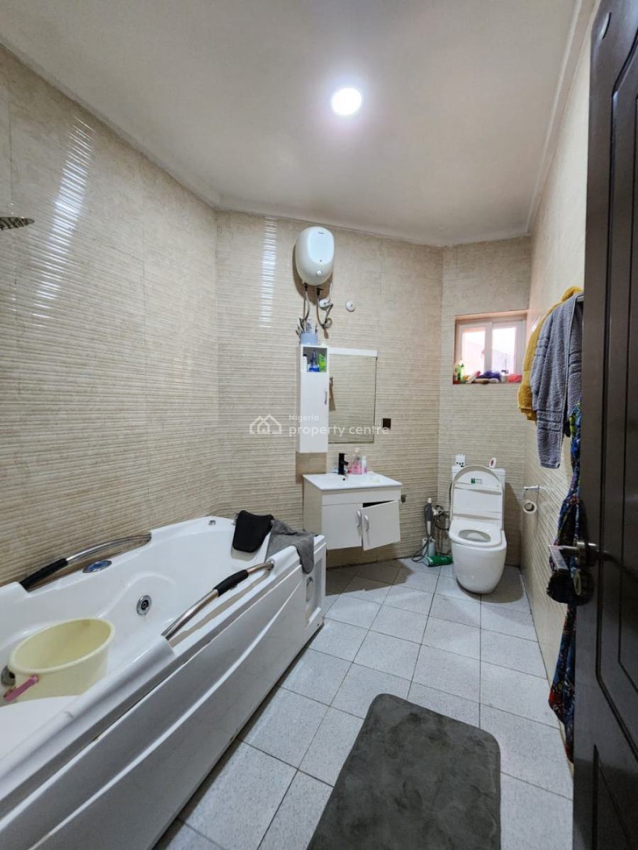 3 Bedroom Penthouse Flat with Bq and Elevator in Agungi, Agungi, Lekki, Lagos, Flat / Apartment for Sale