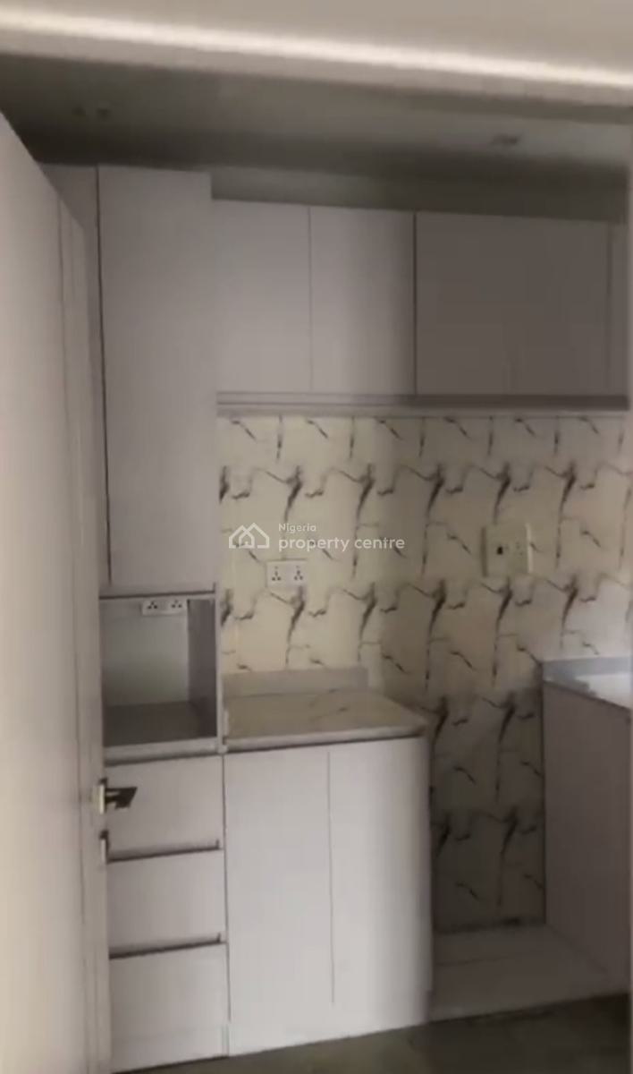 Spacious Decent 3 Bedroom Downstairs Apartment, Gra Phase 2, Magodo, Lagos, Flat / Apartment for Rent