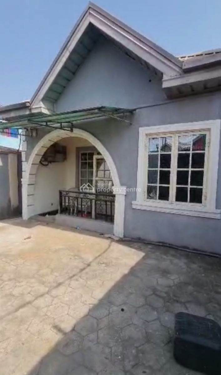 Newly Renovated Portable 4 Bedroom Bungalow (self Compound), Oworonshoki, Kosofe, Lagos, Detached Bungalow for Rent