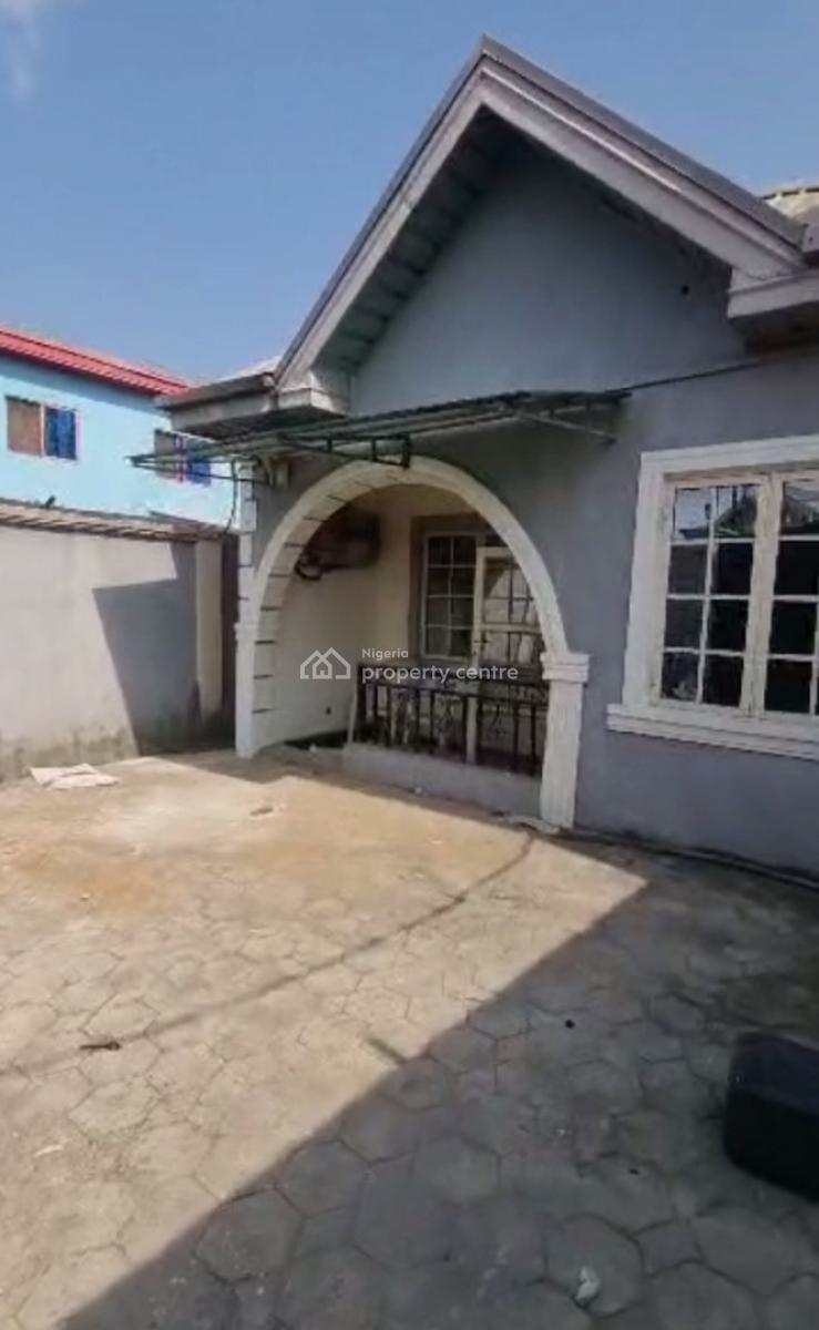 Newly Renovated Portable 4 Bedroom Bungalow (self Compound), Oworonshoki, Kosofe, Lagos, Detached Bungalow for Rent