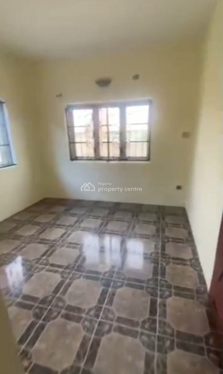 Spacious Standard 3 Bedroom Ground Floor Apartment, Alagomeji, Yaba, Lagos, Flat / Apartment for Rent