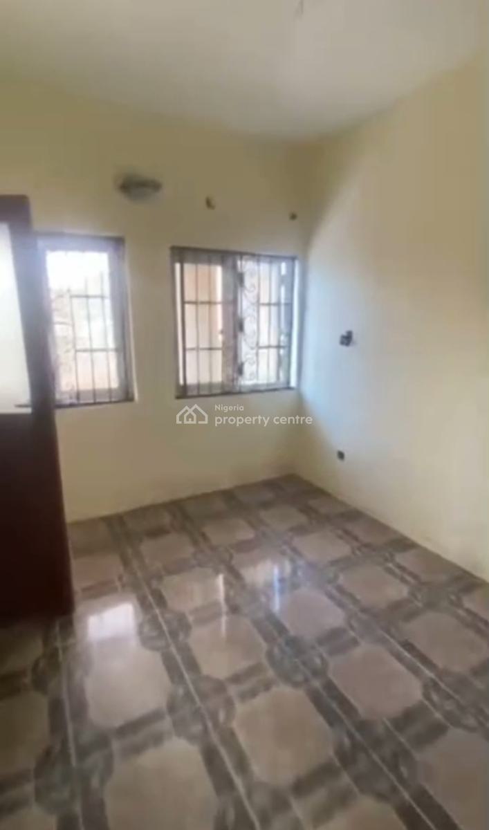 Spacious Standard 3 Bedroom Ground Floor Apartment, Alagomeji, Yaba, Lagos, Flat / Apartment for Rent