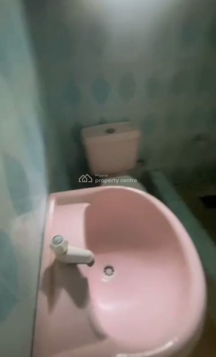 Spacious Standard 3 Bedroom Ground Floor Apartment, Alagomeji, Yaba, Lagos, Flat / Apartment for Rent