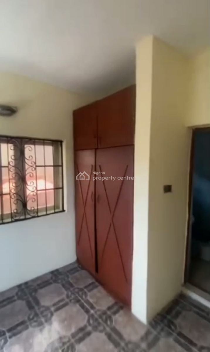 Spacious Standard 3 Bedroom Ground Floor Apartment, Alagomeji, Yaba, Lagos, Flat / Apartment for Rent