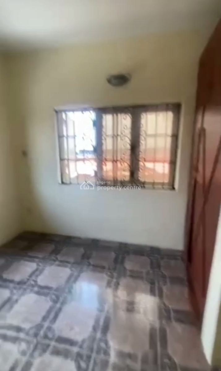 Spacious Standard 3 Bedroom Ground Floor Apartment, Alagomeji, Yaba, Lagos, Flat / Apartment for Rent