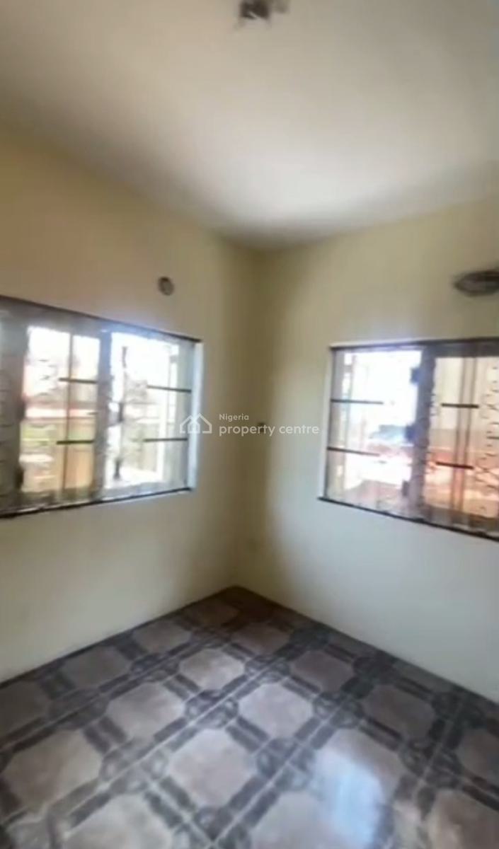 Spacious Standard 3 Bedroom Ground Floor Apartment, Alagomeji, Yaba, Lagos, Flat / Apartment for Rent